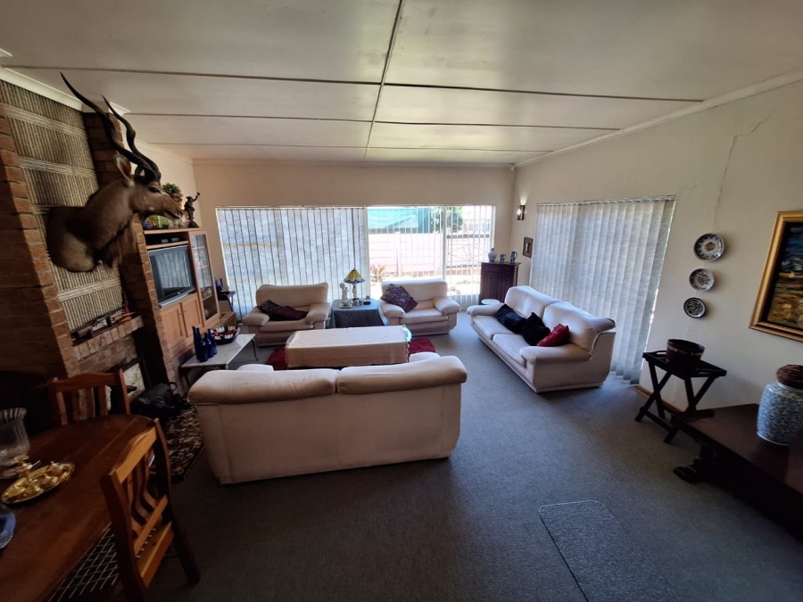 5 Bedroom Property for Sale in Fichardt Park Free State
